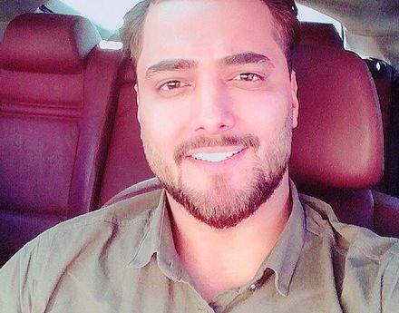 عکس امیر مقاره با لباس صورتی