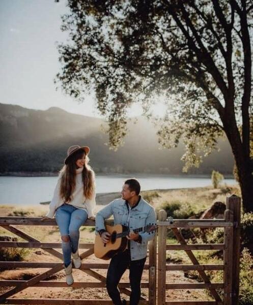 عکس ژست عکاسی پاییزی عاشقانه