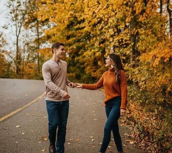 عکس ژست عکاسی پاییزی عاشقانه