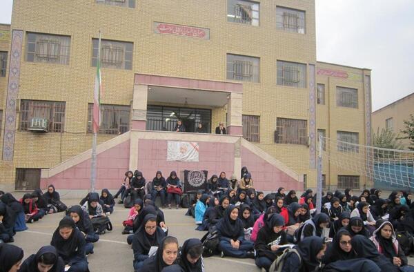 عکس ثریا حکمت با خانواده