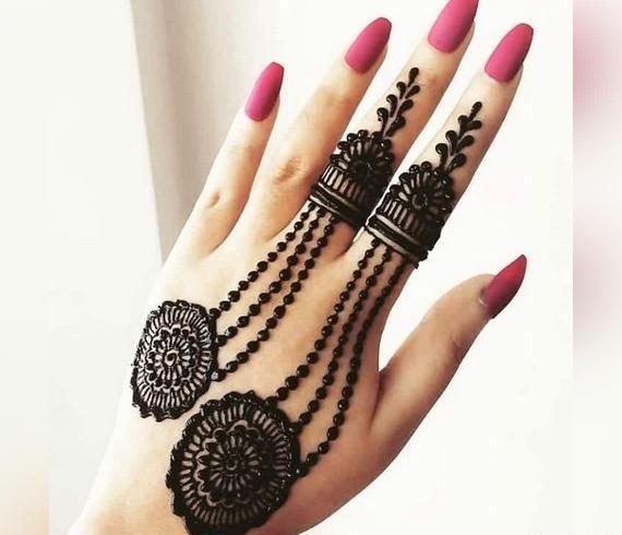 عکس حنا روی دست بچه گانه