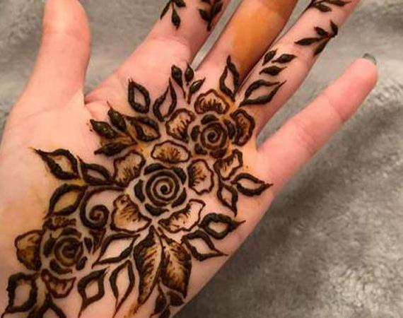 عکس حنا روی دست بچه گانه