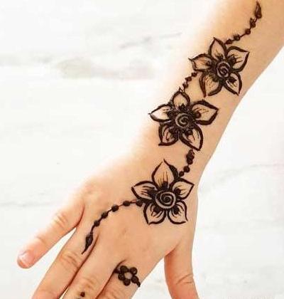 عکس حنا روی دست بچه گانه