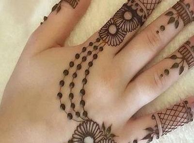 عکس حنا روی دست بچه گانه