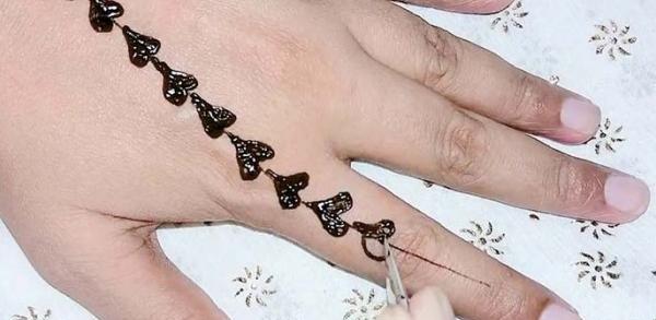 عکس حنا روی دست بچه گانه