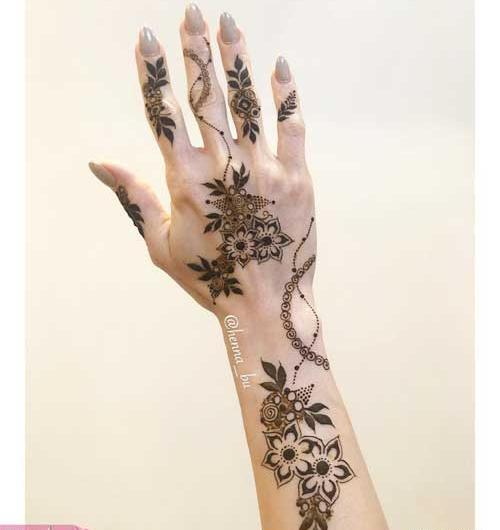 عکس حنا روی دست بچه گانه