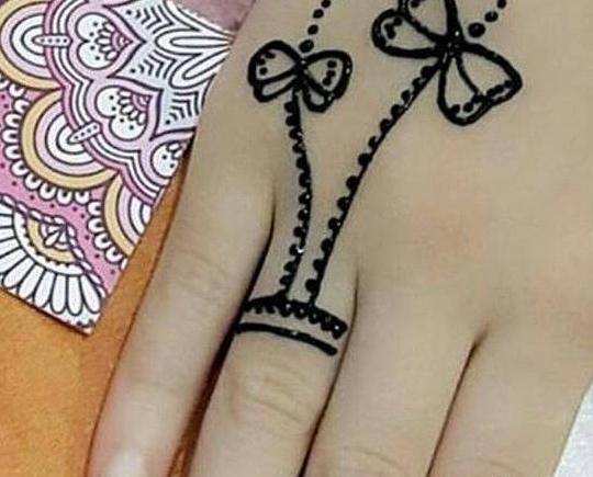 عکس حنا روی دست بچه گانه