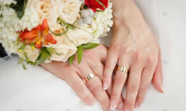 عکس دست عروس داماد روی گل