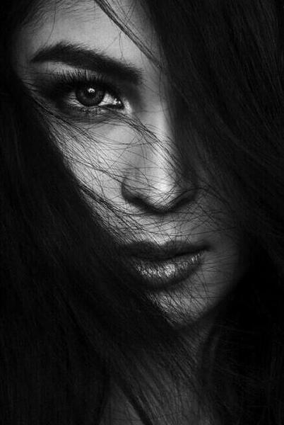عکس سیاه سفید زنانه