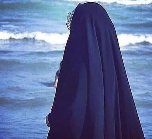 عکس دختر با حجاب چادری از پشت سر