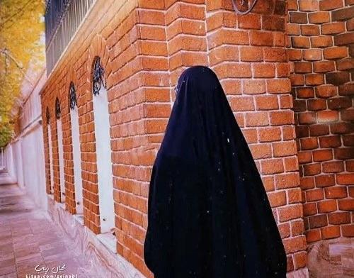 عکس دختر با حجاب چادری از پشت سر