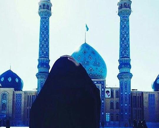 عکس دختر با حجاب چادری از پشت سر