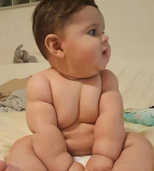 عکس پسر بچه نوزاد تپل
