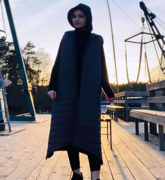 عکس سارا و نیکا در کنار مادرشان