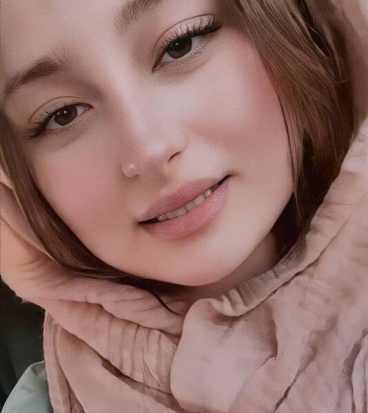 عکس سارا و نیکا در کنار مادرشان