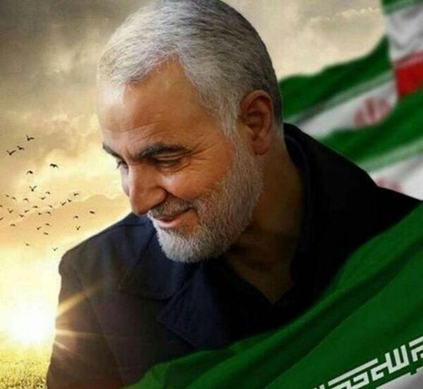 عکس قاسم سلیمانی کنار کعبه