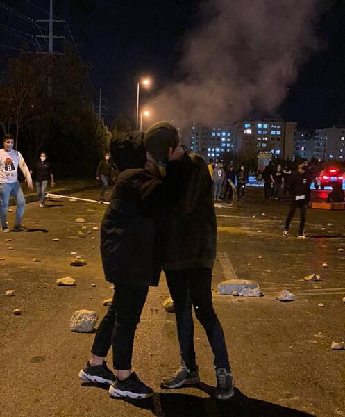 عکس توی کوچه رقصیدن