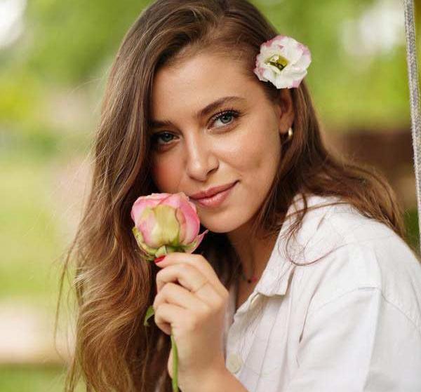 عکس بازیگر نهال در سریال بوتیمار