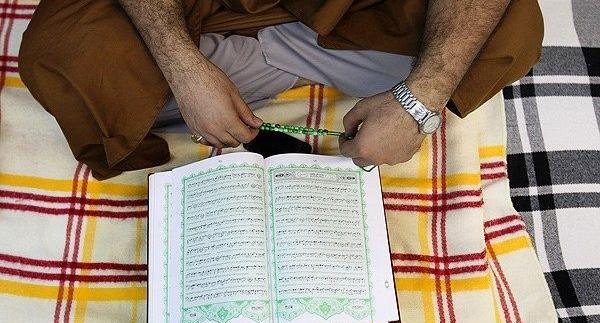 عکس حضور رهبر انقلاب در مسجد جمكران