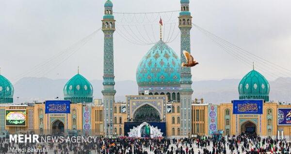 عکس حضور رهبر انقلاب در مسجد جمكران