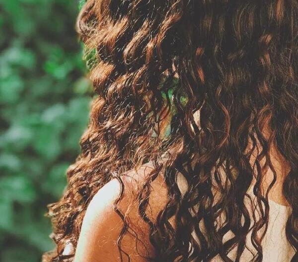 عکس لیسا با موهای صورتی