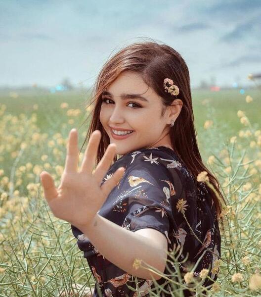 ژست عکس دخترانه شاخ
