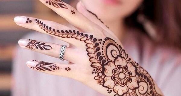 عکس حنا روی دست بلوچی