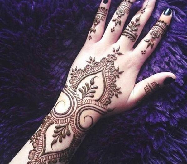 عکس حنا روی دست بلوچی