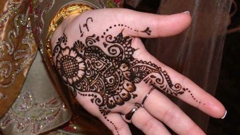 عکس حنا روی دست بلوچی