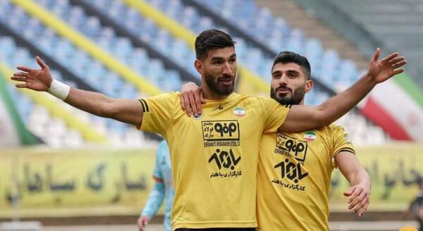 عکس شهریار مغانلو با لباس پرسپولیس