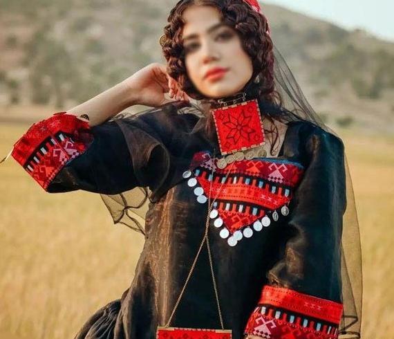 عکس شهریار مغانلو با لباس پرسپولیس