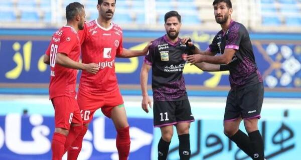 عکس شهریار مغانلو با لباس پرسپولیس