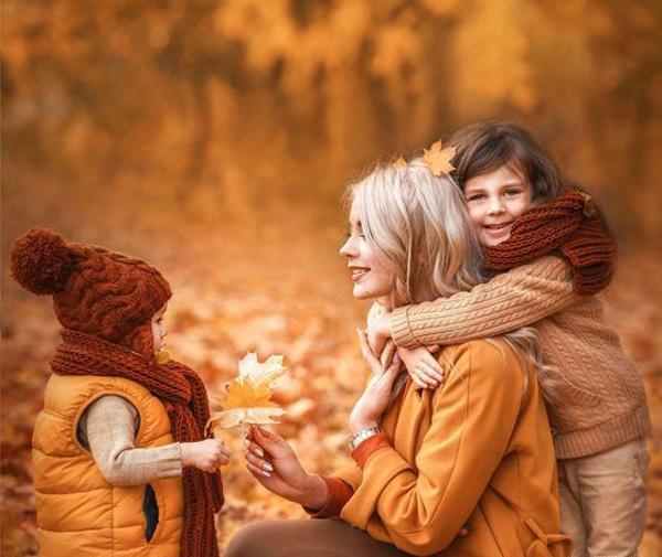 عکس پاییزی مادر پسری