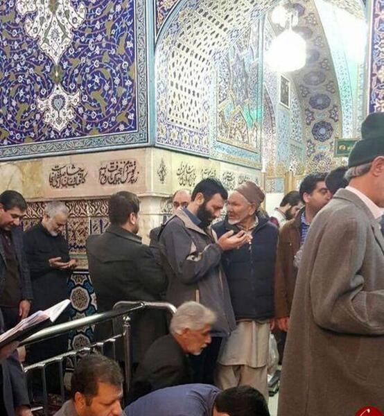 عکس حاج قاسم در حرم امام رضا