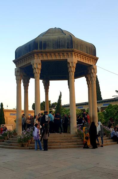 عکس آرامگاه حافظ شیرازی با کیفیت بالا
