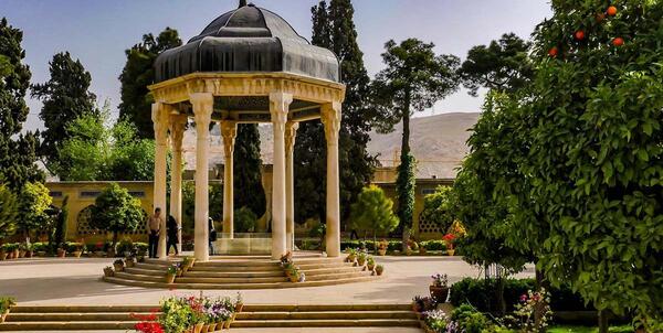 عکس آرامگاه حافظ شیرازی با کیفیت بالا