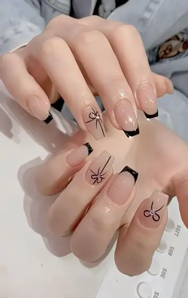 عکس مدل ناخن فرنچ شیک
