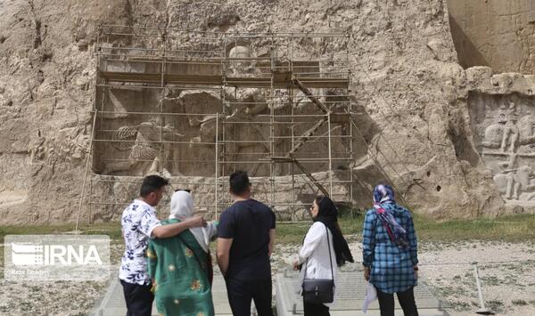 عکس گردشگران در تخت جمشید