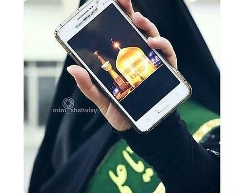 عکس دختر باحجاب با گوشی