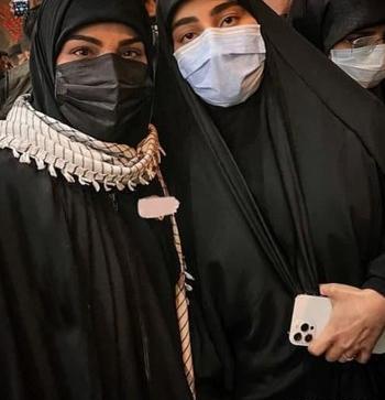 عکس دختر باحجاب با گوشی