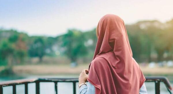عکس دختر با حجاب از پشت سر