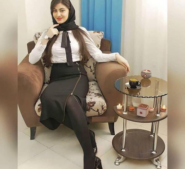 ژست عکس سلفی زنانه