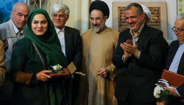 عکس با کراوات خاتمی
