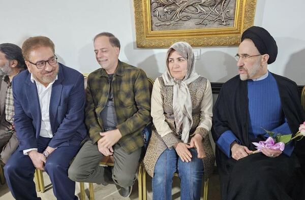عکس با کراوات خاتمی