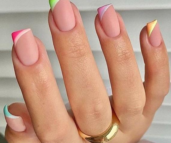 عکس مدل ناخن فرنچ رنگی جدید