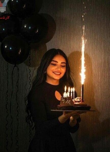عکس تولد ایستاده