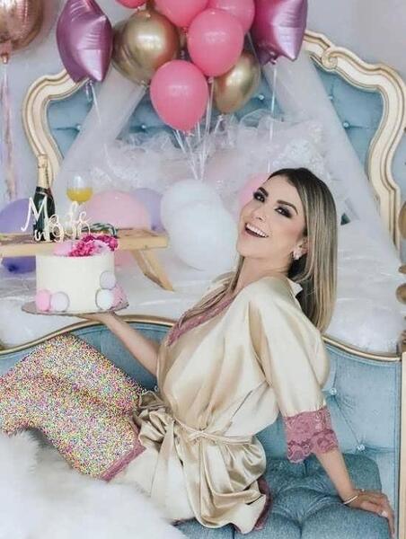 عکس تولد ایستاده