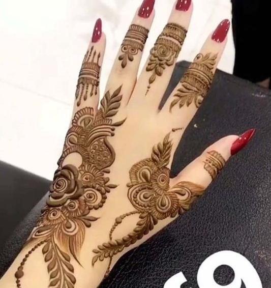 عکس طرح حنا روی انگشت دست