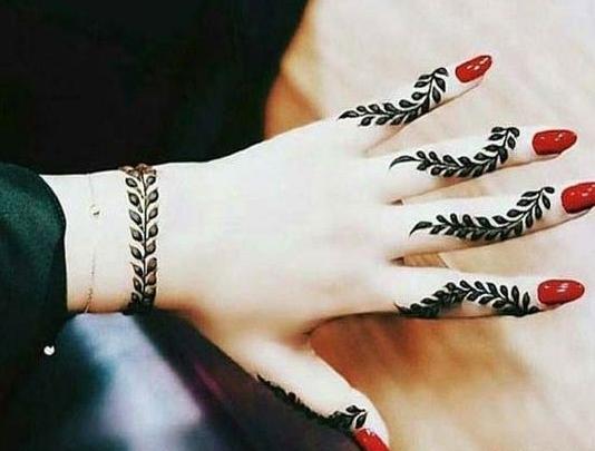 عکس طرح حنا روی انگشت دست