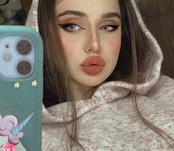 عکس نیکا فلاحی برای پروفایل واتساپ